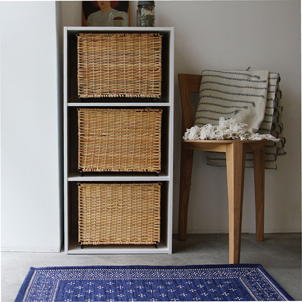 スチールフレームにラタンを編み込んだスタッキングバスケット。