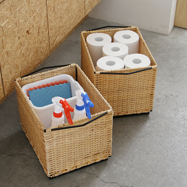 スチールフレームにラタンを編み込んだスタッキングバスケット。