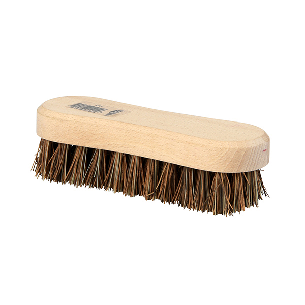 手にフィットする形。固めの毛質が、靴裏の泥落としや鉢洗いに最適。