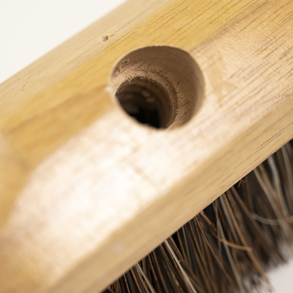 コンパクトヘッドのため、力を入れやすいブラシ。