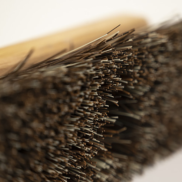 コンパクトヘッドのため、力を入れやすいブラシ。