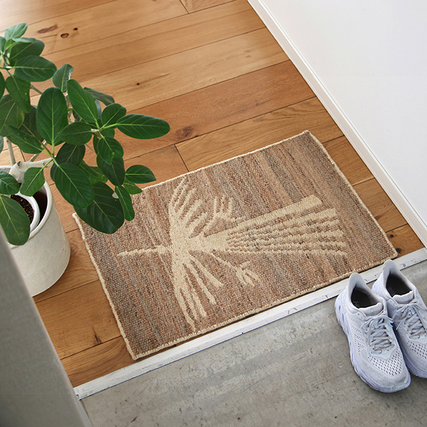 ナスカの地上絵を思わせる魅力的なジュートラグ。