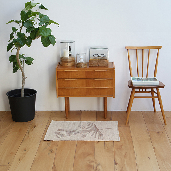 ナスカの地上絵を思わせる魅力的なジュートラグ。