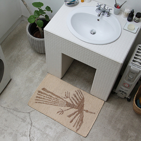 ナスカの地上絵を思わせる魅力的なジュートラグ。