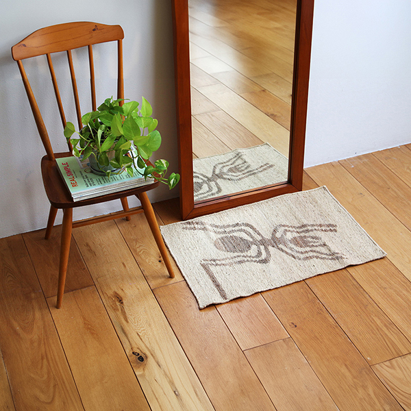 ナスカの地上絵を思わせる魅力的なジュートラグ。