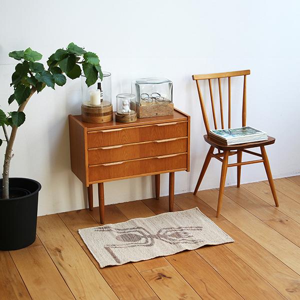 ナスカの地上絵を思わせる魅力的なジュートラグ。