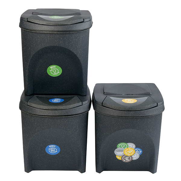 再生プラスチックとウッドをミックスさせた、再生原料で作ったゴミ箱3点のセット。