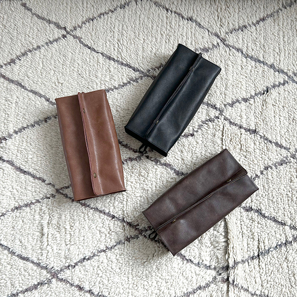 ビンテージ感漂う合皮素材を使用したtenteシリーズ。