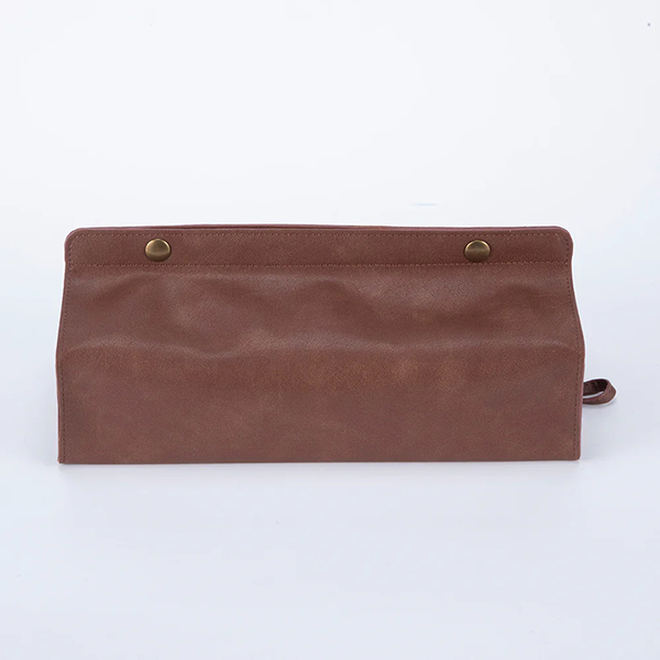 ビンテージ感漂う合皮素材を使用したtenteシリーズ。