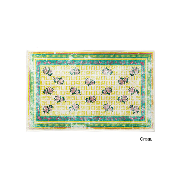 ヴィンテージラグを思わせる程よいかすれ加工が印象的な玄関マット。