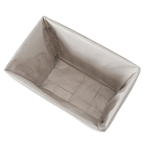 ウィロー（柳）を使用し、職人の手によって一つひとつ編み込まれたランドリーバスケット