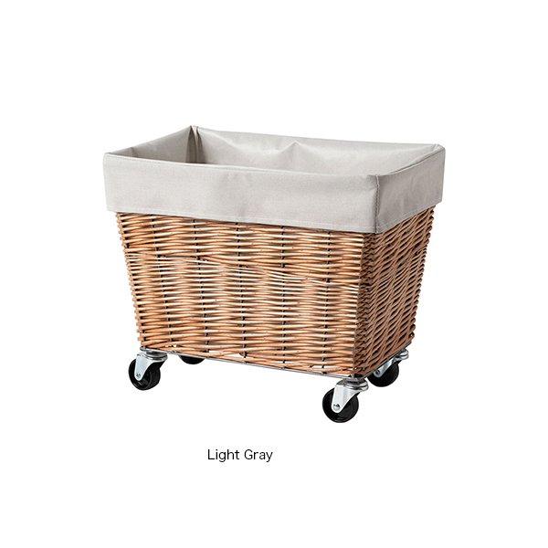 ウィロー（柳）を使用し、職人の手によって一つひとつ編み込まれたランドリーバスケット