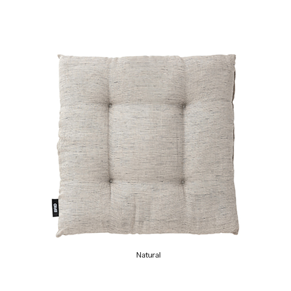 柔らかな座り心地でボリュームしっかりのシートクッション。