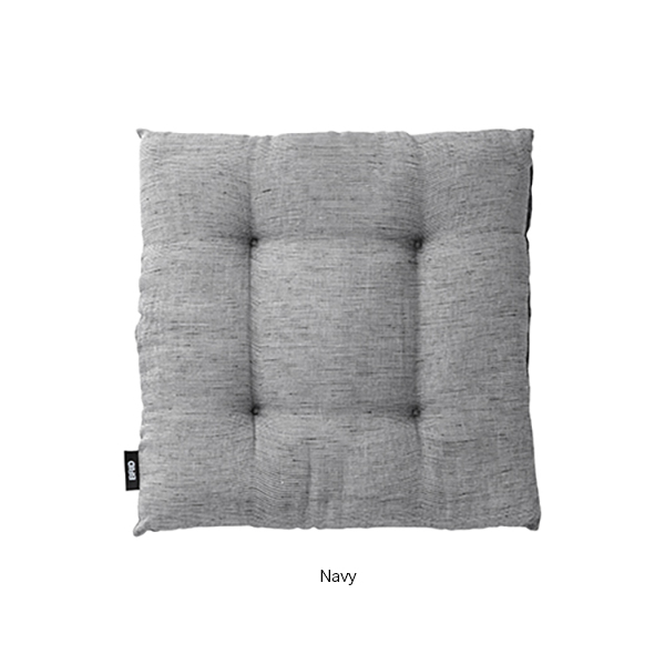 柔らかな座り心地でボリュームしっかりのシートクッション。