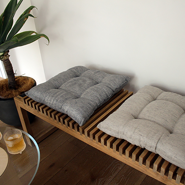 柔らかな座り心地でボリュームしっかりのシートクッション。