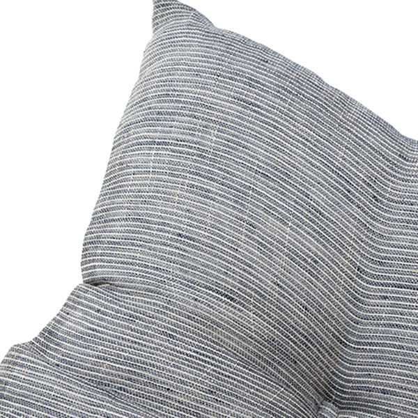 柔らかな座り心地でボリュームしっかりのシートクッション。