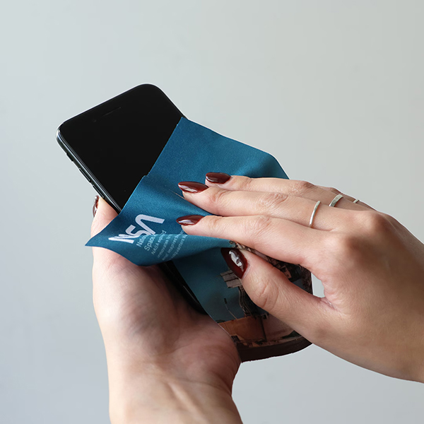 アメリカ航空宇宙局 NASA の公式デザインを採用したマイクロファイバークロス。