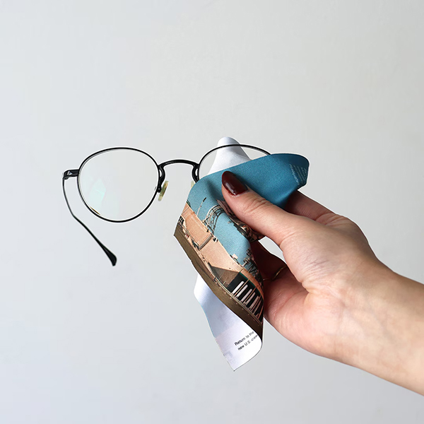 アメリカ航空宇宙局 NASA の公式デザインを採用したマイクロファイバークロス。