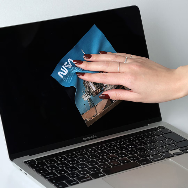 アメリカ航空宇宙局 NASA の公式デザインを採用したマイクロファイバークロス。