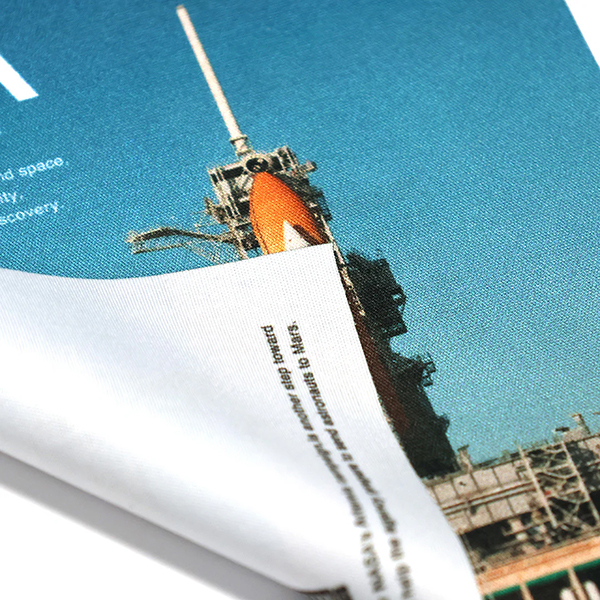 アメリカ航空宇宙局 NASA の公式デザインを採用したマイクロファイバークロス。