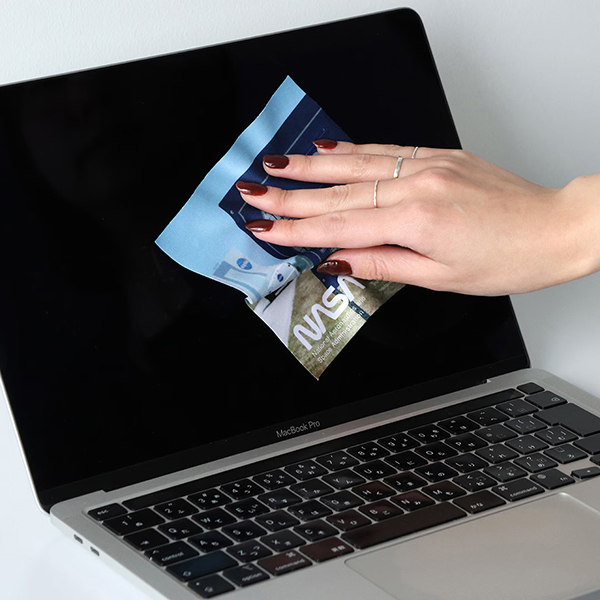 アメリカ航空宇宙局 NASA の公式デザインを採用したマイクロファイバークロス。