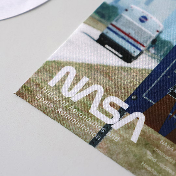 アメリカ航空宇宙局 NASA の公式デザインを採用したマイクロファイバークロス。