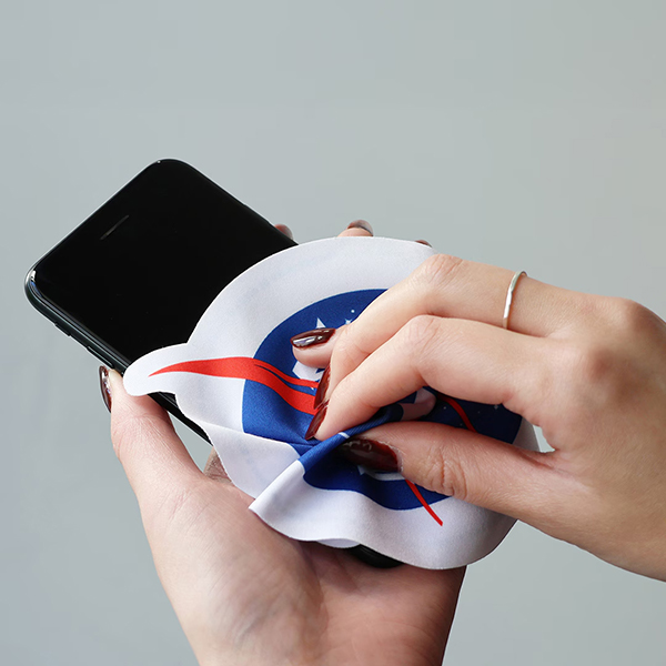 アメリカ航空宇宙局 NASA の公式デザインを採用したマイクロファイバークロス。