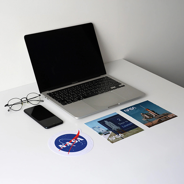 アメリカ航空宇宙局 NASA の公式デザインを採用したマイクロファイバークロス。