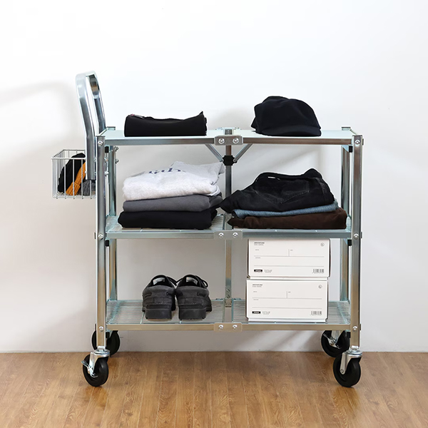 スリムに折りたためる構造ながら、高い耐荷重と安定感を備えています。