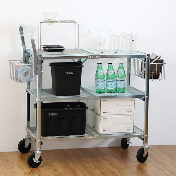 スリムに折りたためる構造ながら、高い耐荷重と安定感を備えています。