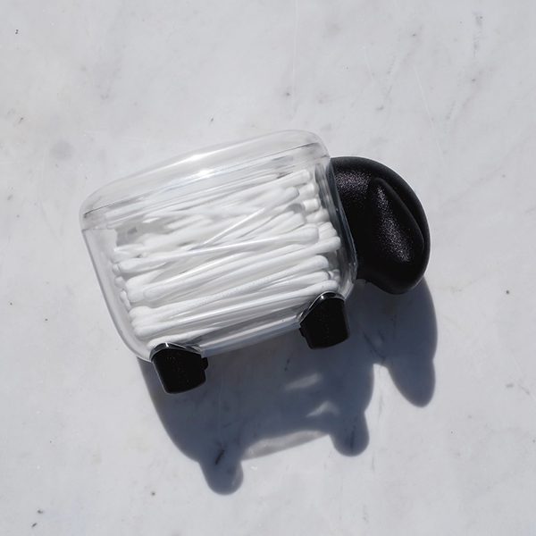 コットンや綿棒を入れてふわふわの羊に