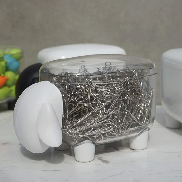 コットンや綿棒を入れてふわふわの羊に