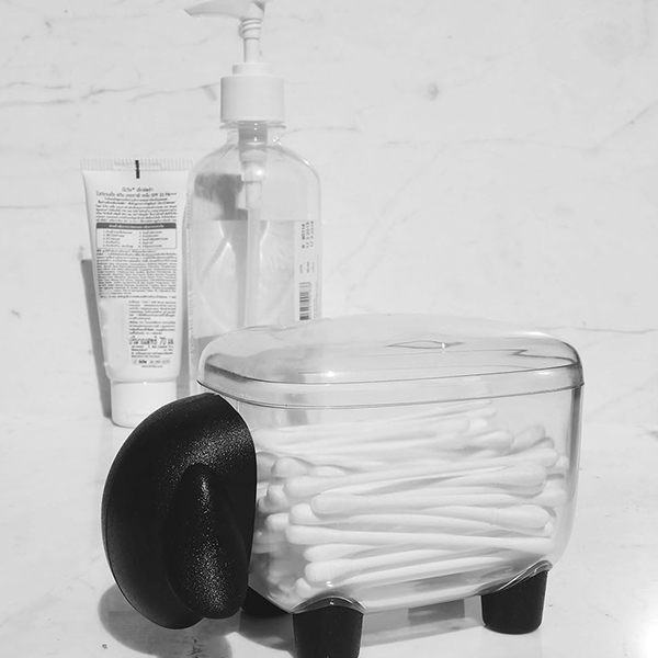 コットンや綿棒を入れてふわふわの羊に