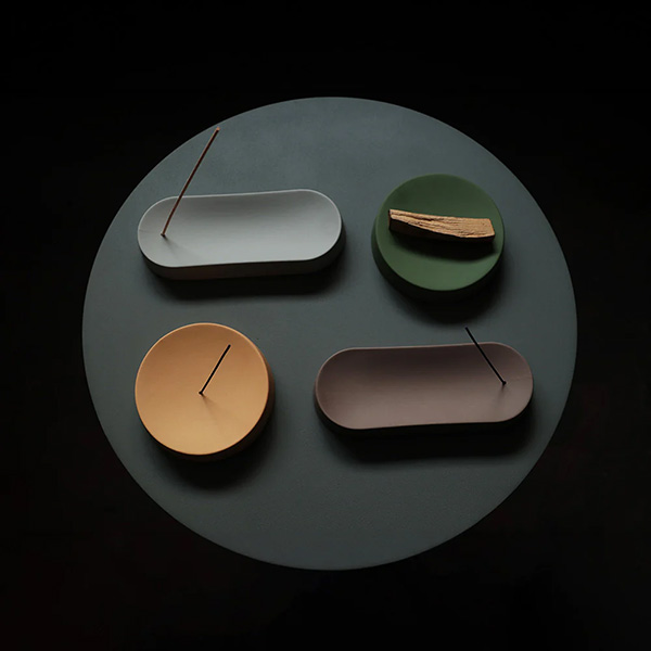 シンプルながらもマットな質感が心地よいインセンスホルダー