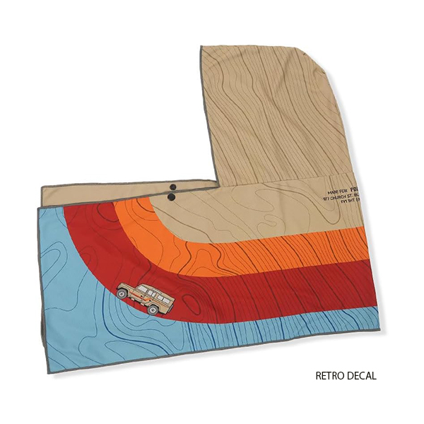 日焼けしやすい首元を守ってくれるフーディー型のデザイン。