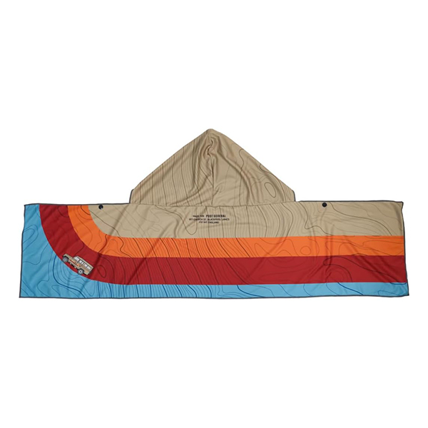 日焼けしやすい首元を守ってくれるフーディー型のデザイン。