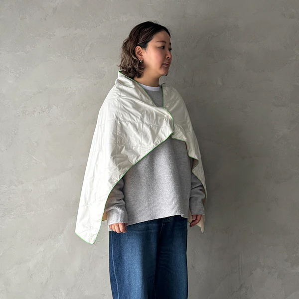 新しいバッグインサイズのコンパクトブランケット