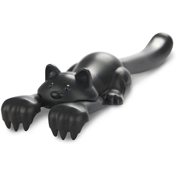 ネコちゃんの爪で背中をかきかき！