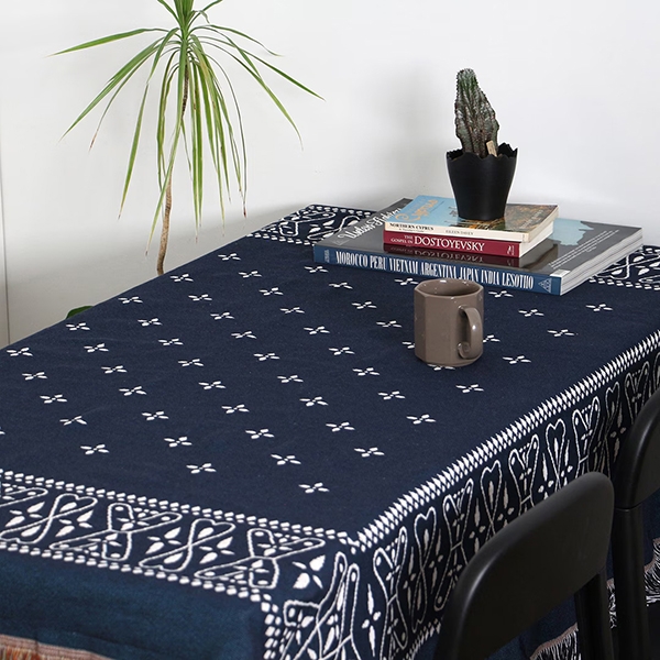 70～80年代に見られたクロス柄を取り入れた、大判サイズのスローケット。