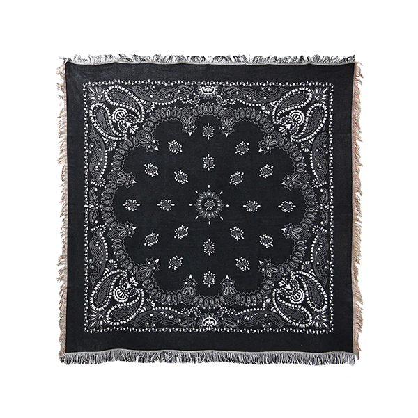 70~80年代に見られたペイズリー柄を取り入れた、大判サイズのスローケット。