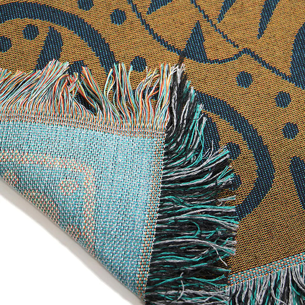 メキシコのカルチャーをモチーフにした、バンダナデザインのスローケット。