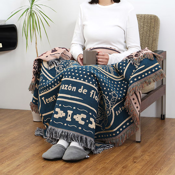 メキシコのカルチャーをモチーフにした、バンダナデザインのスローケット。