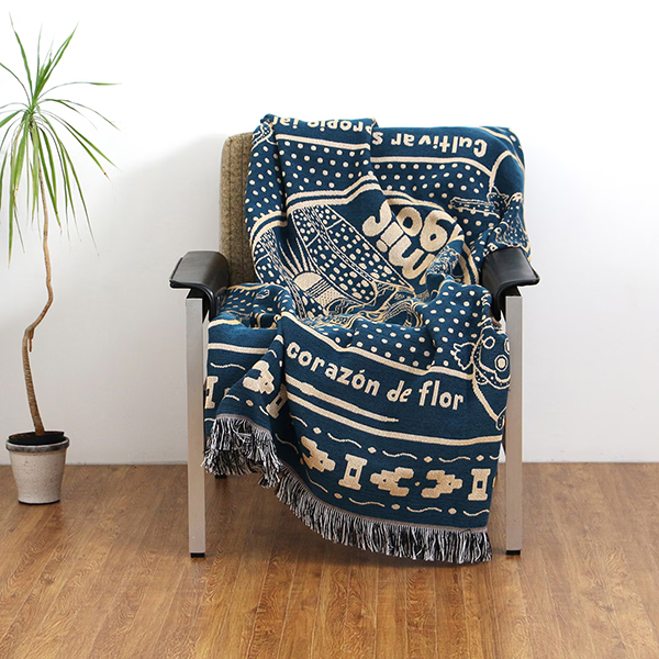 メキシコのカルチャーをモチーフにした、バンダナデザインのスローケット。