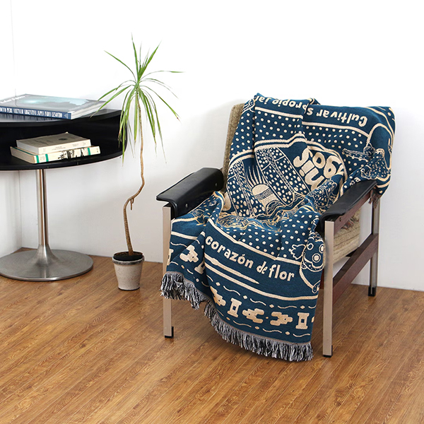 メキシコのカルチャーをモチーフにした、バンダナデザインのスローケット。