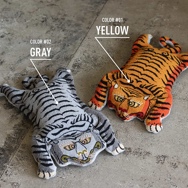 タフティング刺繍で丁寧に仕立てた、チベタン柄の湯たんぽカバー。