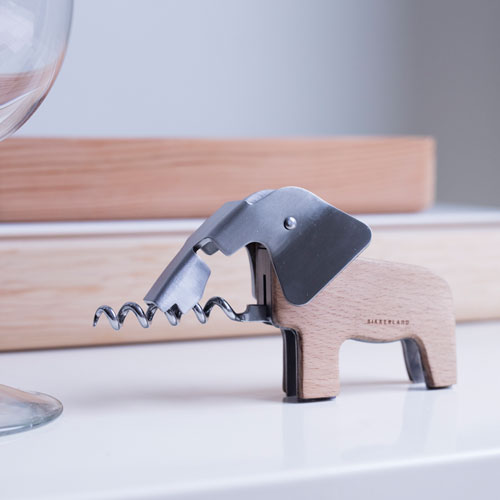 エレファントモチーフのボトルオープナー&コルクスクリュー。