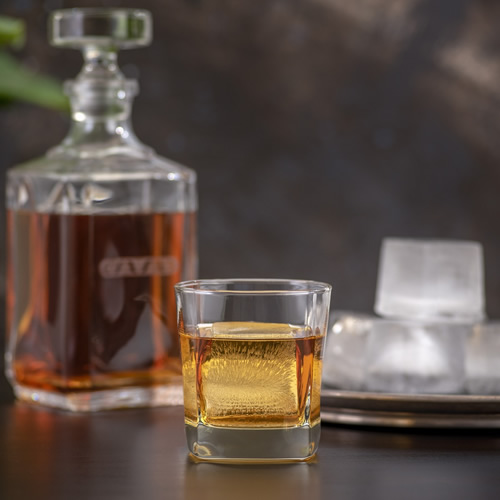 蓋つきなので臭い移りも心配なしでスタッキングも可能です。