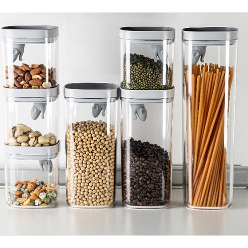 ナッツやコーヒー豆、パスタなどを入れておくのに便利なストレージコンテナ。