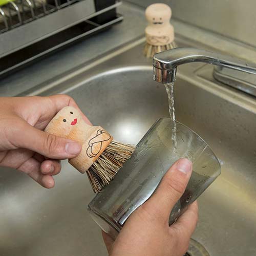 使い分けにも便利なタフなブラシ。