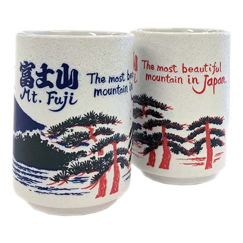 ONE GOOD PER DAY(一日一善)と富士山が描かれた湯呑み。